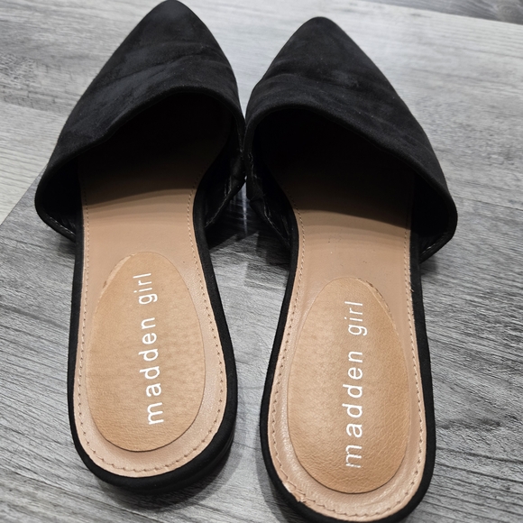Madden Girl Black Pointed Toe Slip-On Suede Mules - Picture 3 of 3